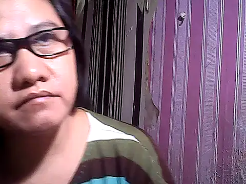 Snapshot of sweetsosie18 chatting on October 4, 11:19 am sweetsosie18 online show from October 4, 11:19 am