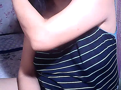 Snapshot of sweetsosie18 chatting on October 7, 10:01 am sweetsosie18 online show from October 7, 10:01 am