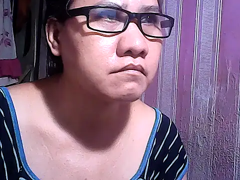 Snapshot of sweetsosie18 chatting on October 14, 4:13 am sweetsosie18 online show from October 14, 4:13 am