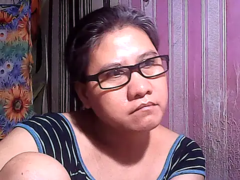 Snapshot of sweetsosie18 chatting on October 17, 11:46 am sweetsosie18 online show from October 17, 11:46 am