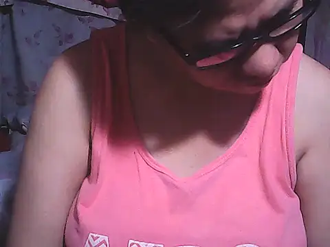 Snapshot of sweetsosie18 chatting on October 20, 6:52 pm sweetsosie18 online show from October 20, 6:52 pm