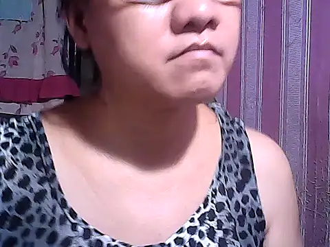 Snapshot of sweetsosie18 chatting on October 27, 5:33 am sweetsosie18 online show from October 27, 5:33 am