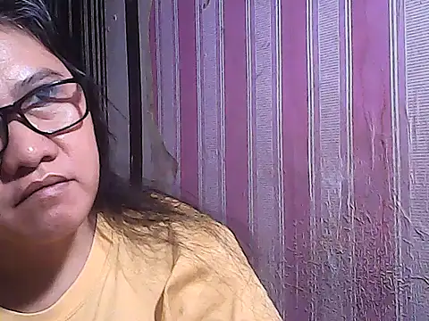 Snapshot of sweetsosie18 chatting on November 1, 7:05 pm sweetsosie18 online show from November 1, 7:05 pm