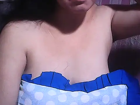 Snapshot of sweetsosie18 chatting on November 2, 7:11 am sweetsosie18 online show from November 2, 7:11 am