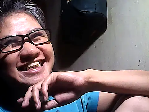 sweetsosie18 online show from December 19, 5:36 am