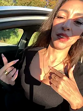 amanilouve online show from December 14, 8:20 am