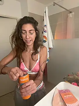 amanilouve online show from January 16, 11:42 pm