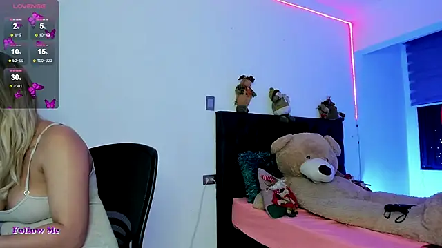 SussiVega online show from December 18, 2:42 am