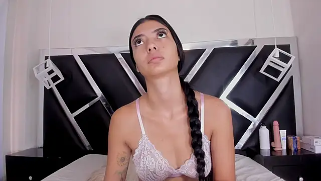 Snapshot of MiaConte chatting on December 24, 12:33 pm MiaConte online show from December 24, 12:33 pm