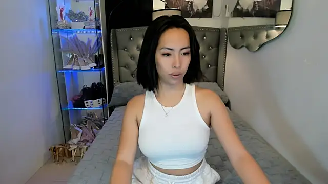 reighnempress online show from February 5, 3:00 am