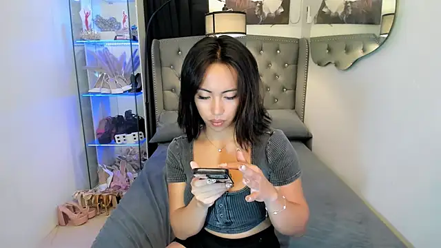 reighnempress online show from February 21, 1:39 am