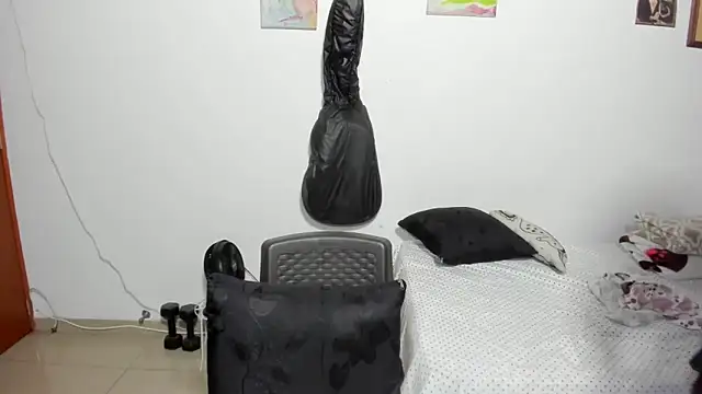 D-yanamilf online show from September 18, 9:33 am