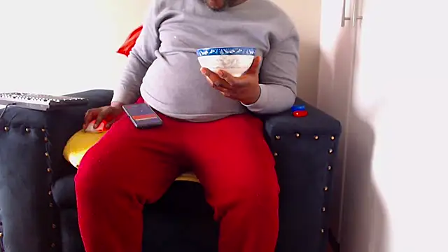 Snapshot of zuluboyxx chatting on April 14, 8:31 am zuluboyxx online show from April 14, 8:31 am