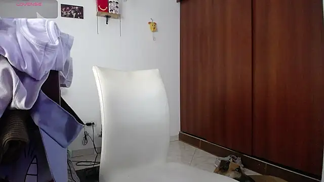 Snapshot of Moon_lunita chatting on February 25, 9:13 pm Moon lunita online show from February 25, 9:13 pm