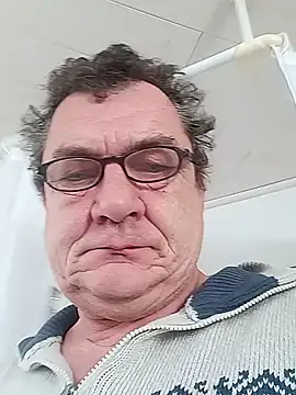 Snapshot of Nobbie444 chatting on December 16, 9:47 am Nobbie444 online show from December 16, 9:47 am