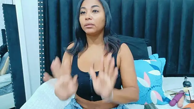 Snapshot of colombiamommy chatting on April 21, 12:22 pm colombiamommy online show from April 21, 12:22 pm