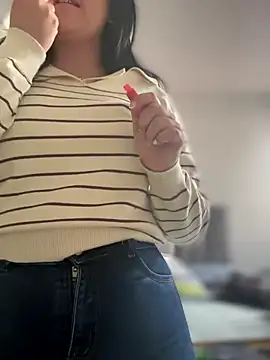 Alyaa s online show from October 13, 8:31 pm