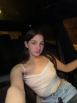 DoriDeluxe66 online show from March 6, 9:42 pm