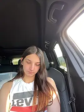 DoriDeluxe66 online show from March 9, 7:15 pm