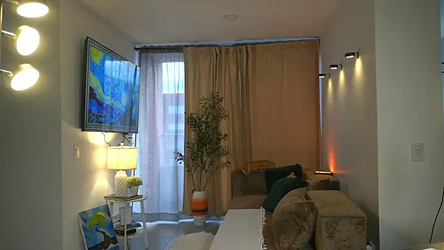 Snapshot of kendall_ruiz chatting on April 9, 10:48 pm kendall ruiz online show from April 9, 10:48 pm