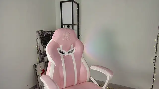 Snapshot of _monamour_ chatting on January 25, 2:14 pm monamour online show from January 25, 2:14 pm