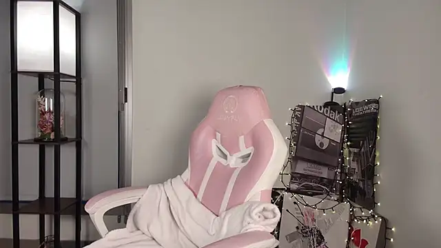 Snapshot of _monamour_ chatting on March 20, 6:19 am monamour online show from March 20, 6:19 am