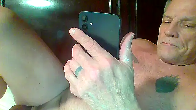 Snapshot of imN2Deep4mygirl2take chatting on April 13, 1:33 am imN2Deep4mygirl2take online show from April 13, 1:33 am