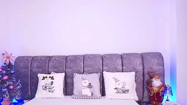 naia blessed online show from December 15, 7:07 pm