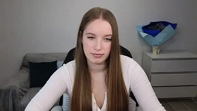 Snapshot of EvaMaddison chatting on December 20, 5:25 am EvaMaddison online show from December 20, 5:25 am
