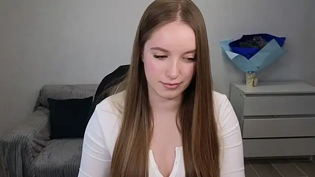 Snapshot of EvaMaddison chatting on December 20, 8:38 am EvaMaddison online show from December 20, 8:38 am