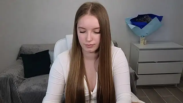 Snapshot of EvaMaddison chatting on December 21, 7:45 am EvaMaddison online show from December 21, 7:45 am