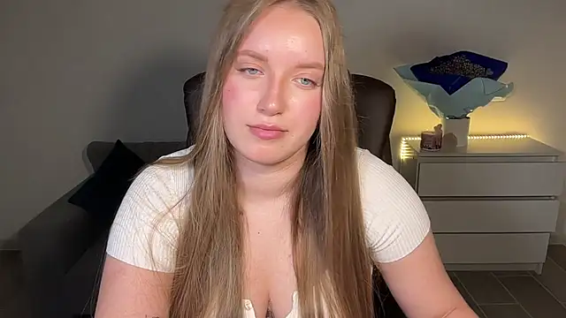 EvaMaddison online show from June 7, 6:55 pm