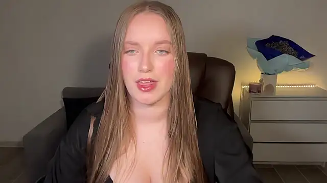 EvaMaddison online show from June 22, 8:39 pm