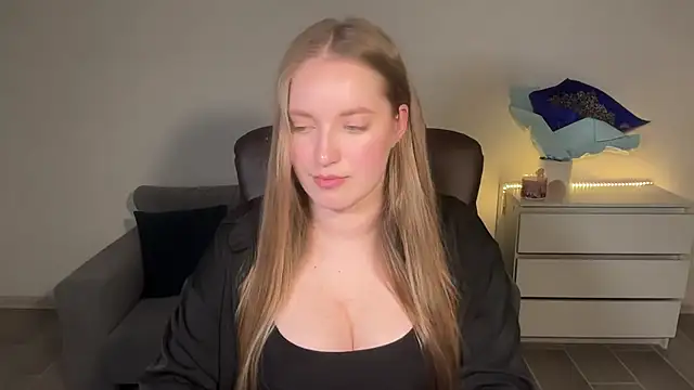 EvaMaddison online show from June 29, 9:04 pm