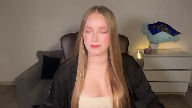EvaMaddison online show from July 4, 8:04 pm