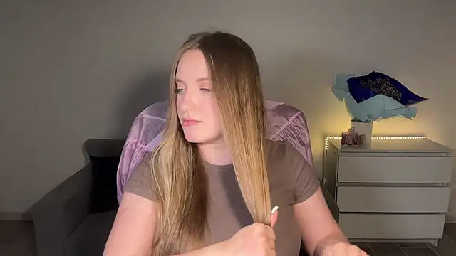 EvaMaddison online show from July 13, 9:06 pm