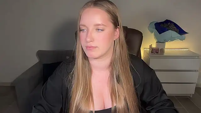 EvaMaddison online show from July 25, 8:06 pm