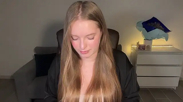 EvaMaddison online show from July 26, 11:00 pm