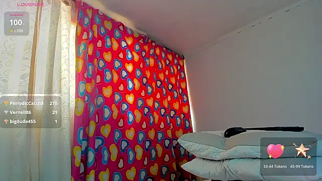 Snapshot of caroline_tovar chatting on February 14, 8:05 pm caroline tovar online show from February 14, 8:05 pm