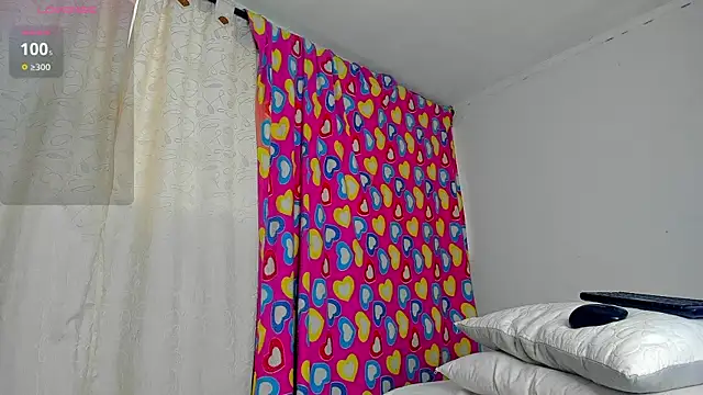 Snapshot of caroline_tovar chatting on March 13, 9:26 pm caroline tovar online show from March 13, 9:26 pm