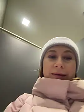 BrookeEvans online show from February 12, 7:02 am