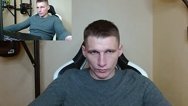 Snapshot of PoliglotJoe chatting on December 2, 9:02 am PoliglotJoe online show from December 2, 9:02 am