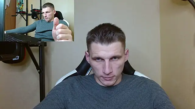 Snapshot of PoliglotJoe chatting on December 22, 4:17 am PoliglotJoe online show from December 22, 4:17 am