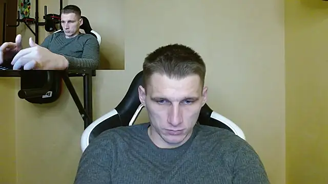 Snapshot of PoliglotJoe chatting on December 27, 3:20 am PoliglotJoe online show from December 27, 3:20 am