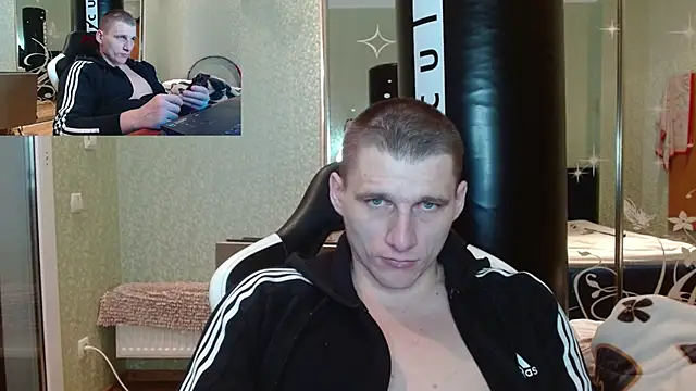 Snapshot of PoliglotJoe chatting on February 8, 11:45 pm PoliglotJoe online show from February 8, 11:45 pm