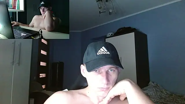 Snapshot of PoliglotJoe chatting on September 23, 2:14 am PoliglotJoe online show from September 23, 2:14 am