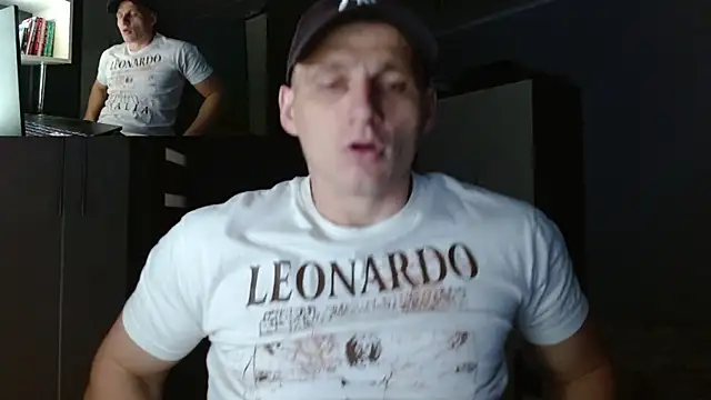 Snapshot of PoliglotJoe chatting on September 30, 12:32 pm PoliglotJoe online show from September 30, 12:32 pm