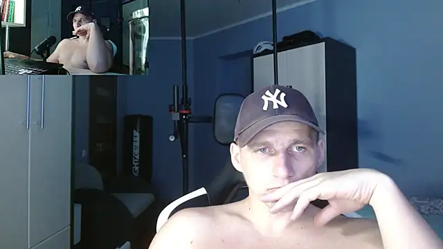 Snapshot of PoliglotJoe chatting on October 7, 10:34 am PoliglotJoe online show from October 7, 10:34 am