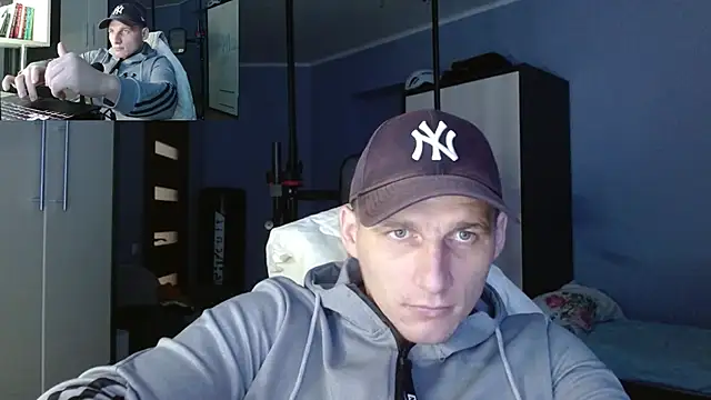 Snapshot of PoliglotJoe chatting on October 9, 2:15 pm PoliglotJoe online show from October 9, 2:15 pm