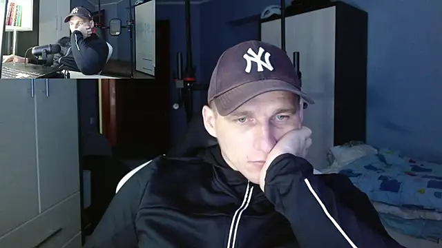 Snapshot of PoliglotJoe chatting on October 12, 2:38 pm PoliglotJoe online show from October 12, 2:38 pm